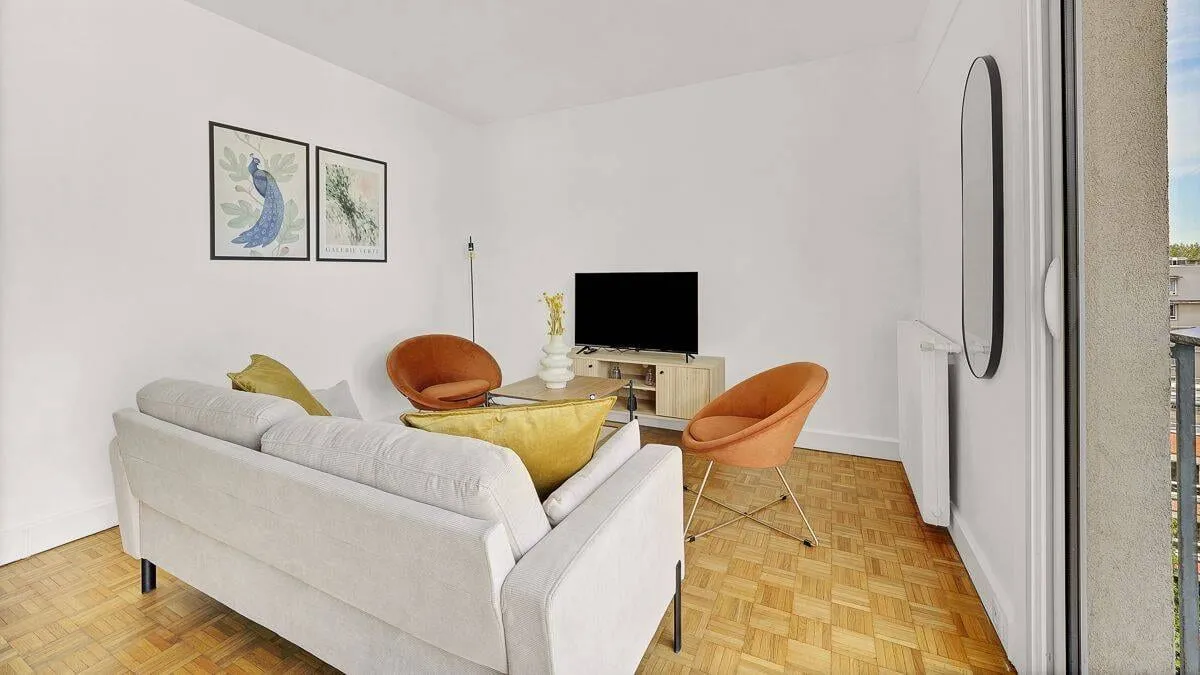 Canapé et fauteuils de la pièce de vie partagée
