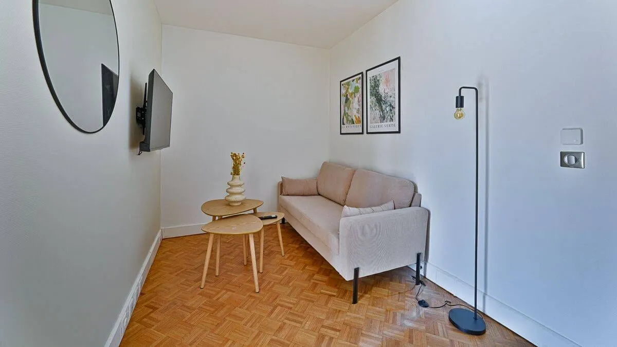 Canapé et fauteuil de la pièce commune