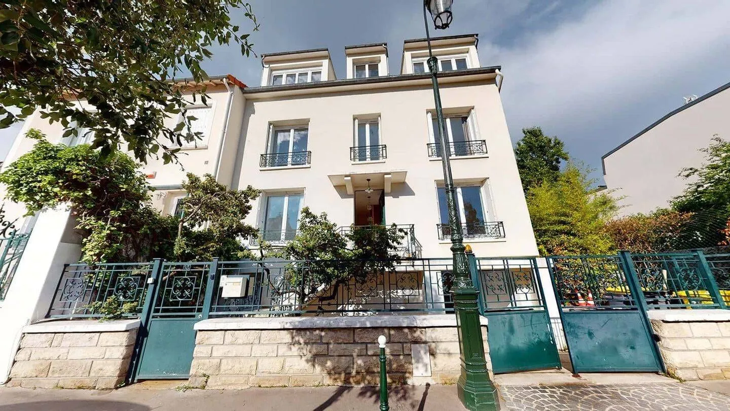 Façade de la maison vue depuis le jardin