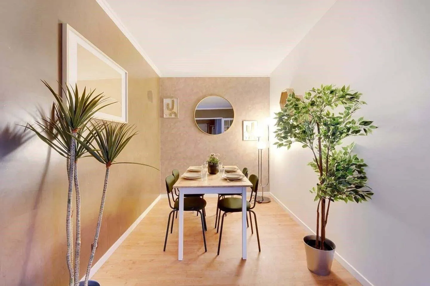 Coin repas avec table et chaises