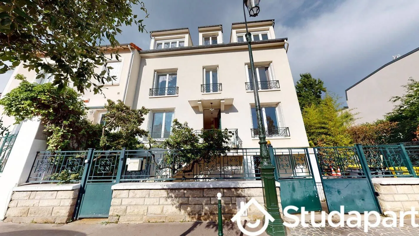Façade de la maison vue depuis le jardin