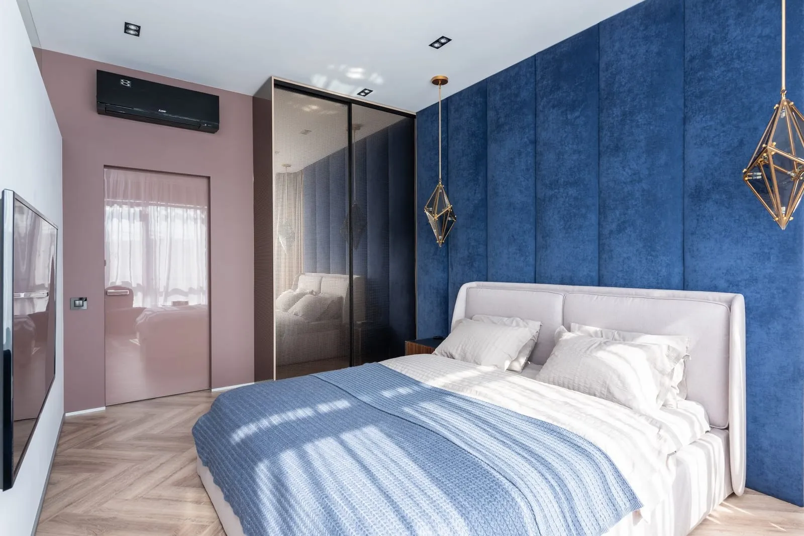 Chambre de plain-pied avec lit double