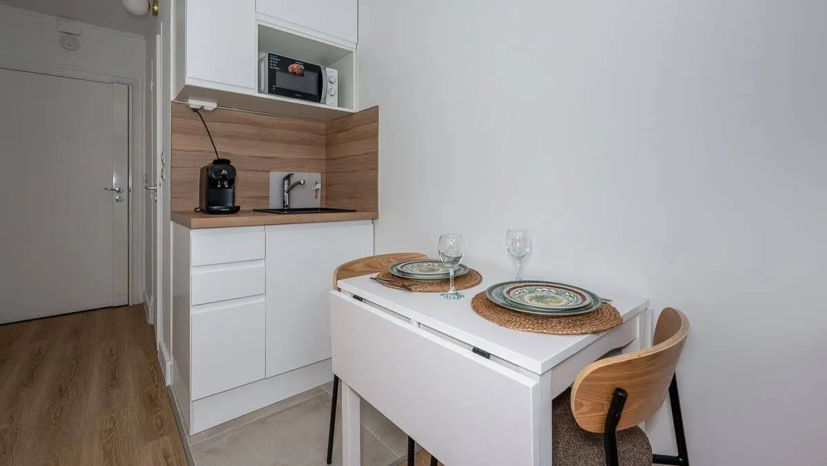 Plan de travail avec plaques de cuisson