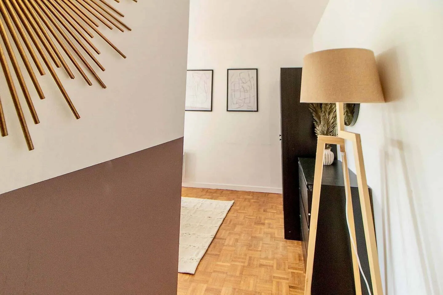 Coin détente avec lampadaire et plante