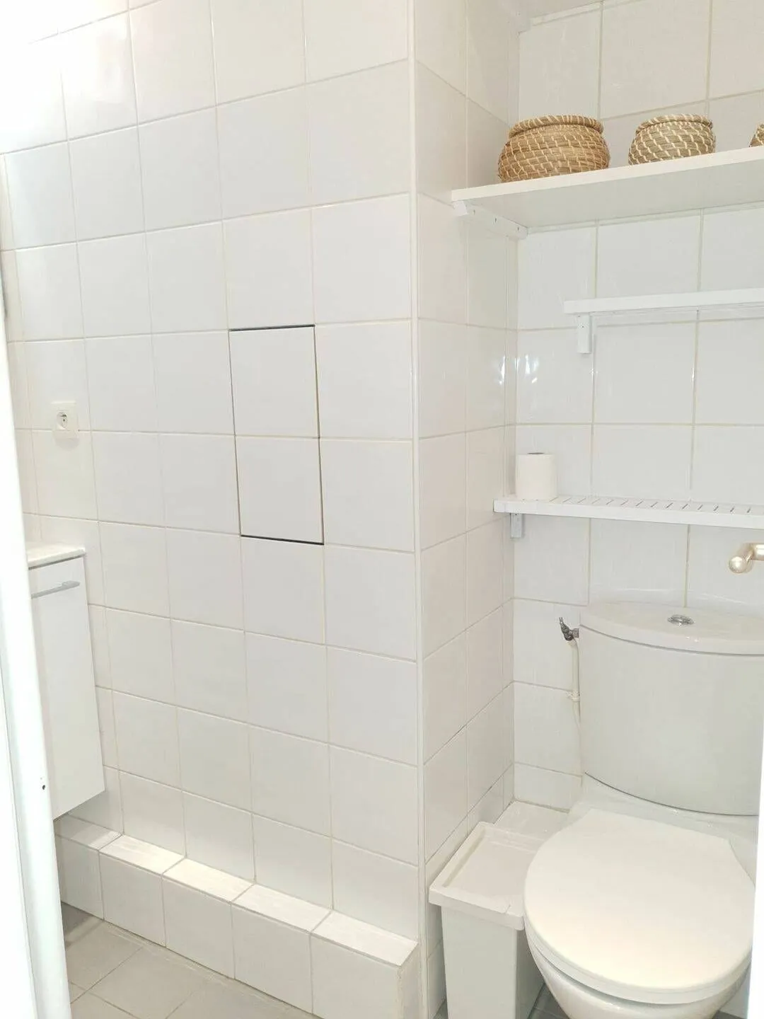 Salle de bains avec douche