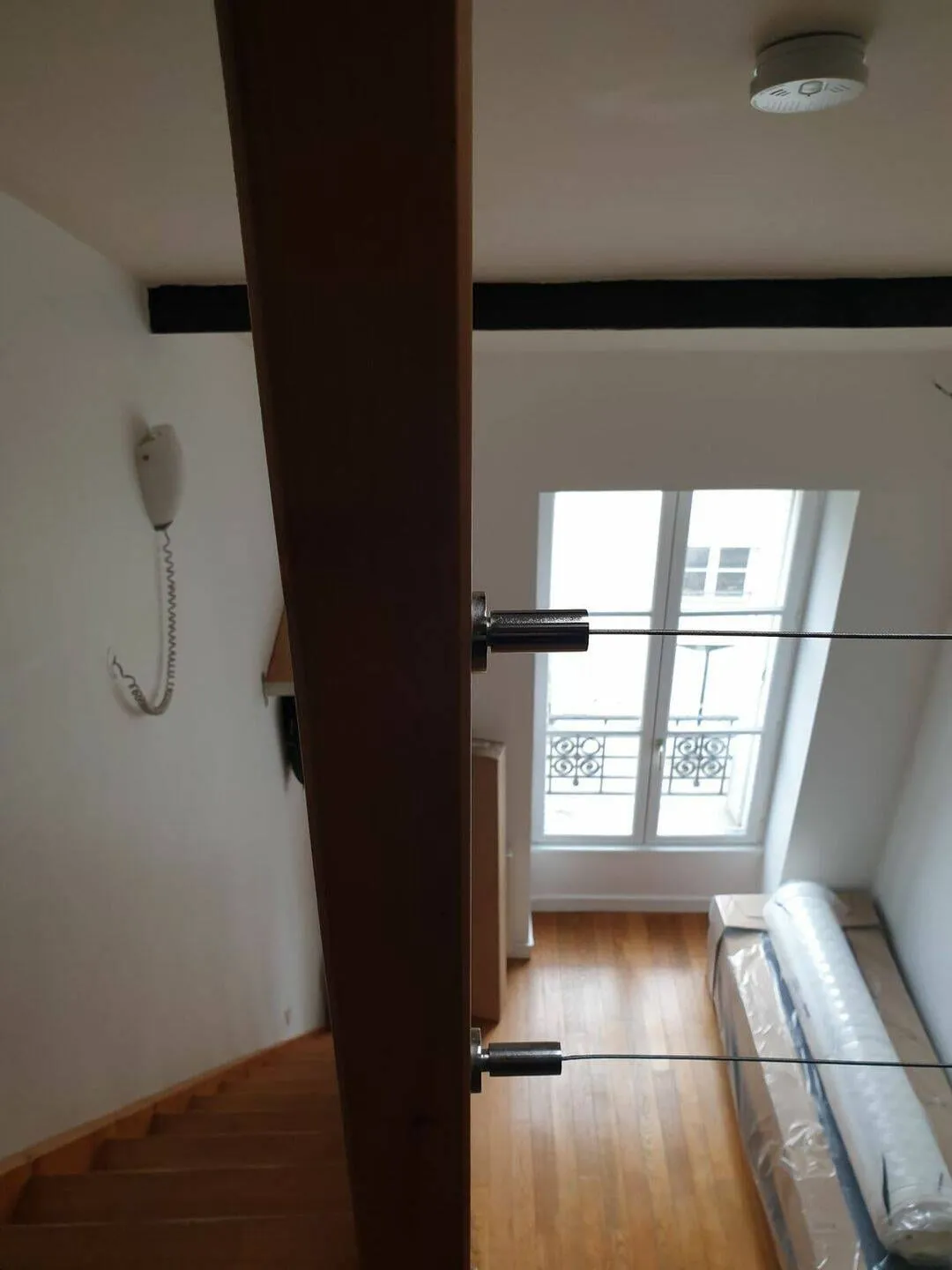 Fenêtre donnant sur la rue