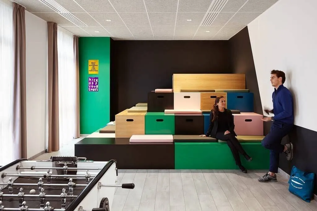 Salle d'études et de coworking de la résidence