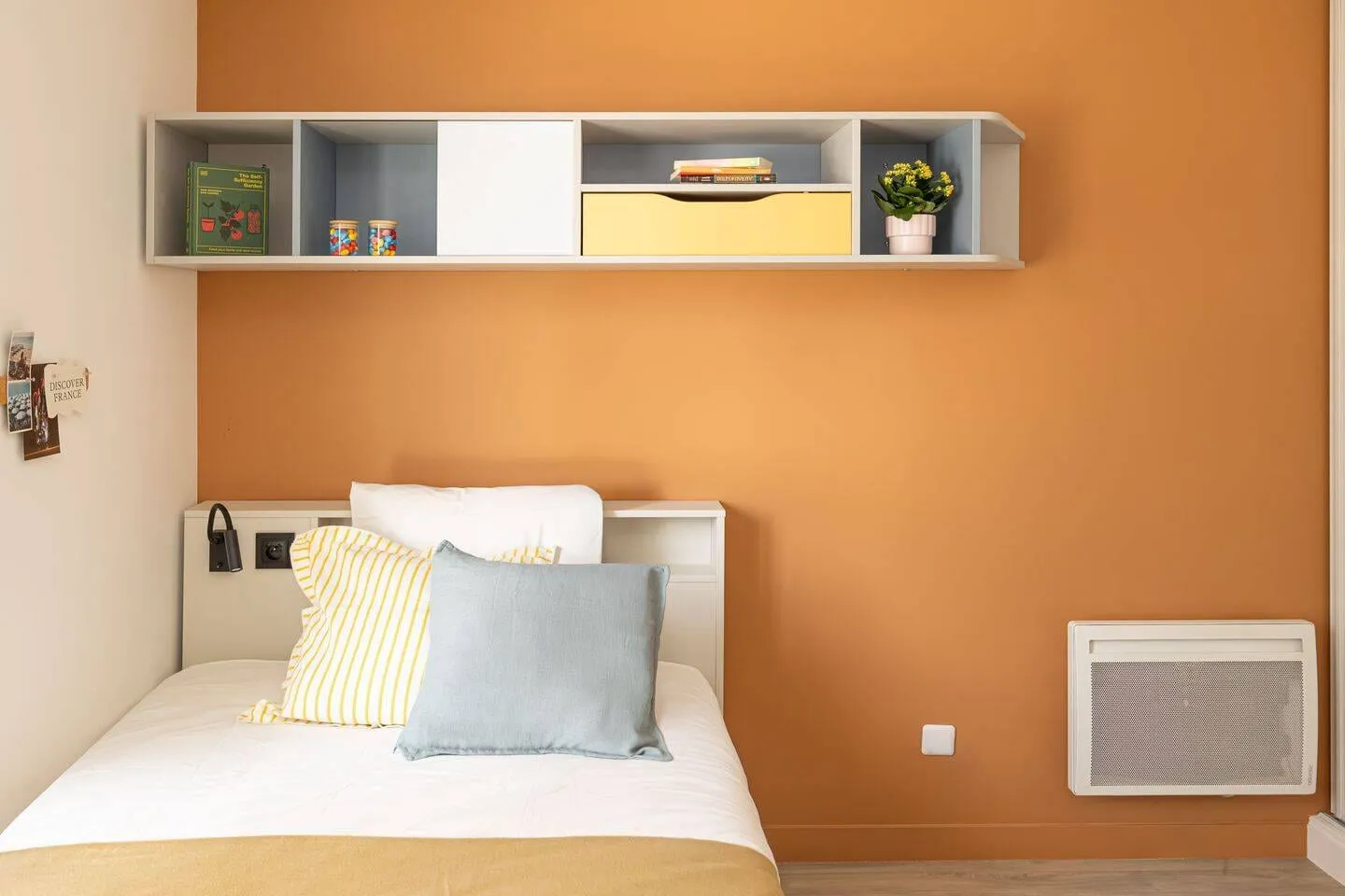 Kitchenette et rangements muraux
