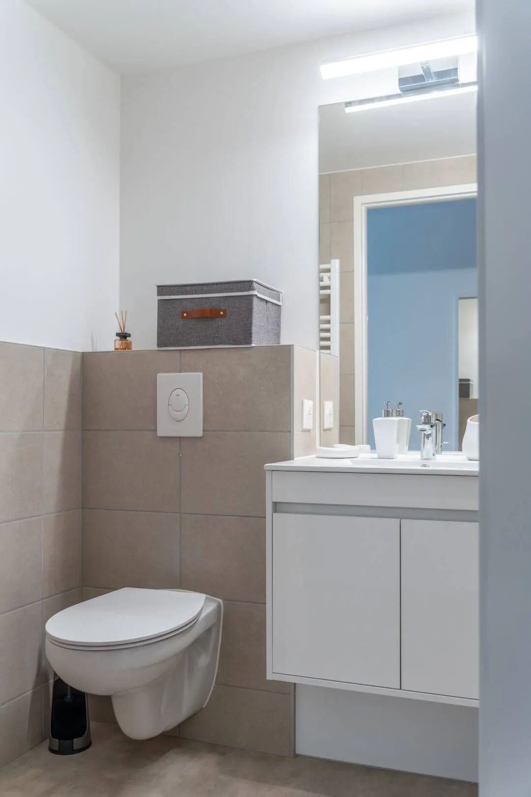 Salle d'eau avec vasque