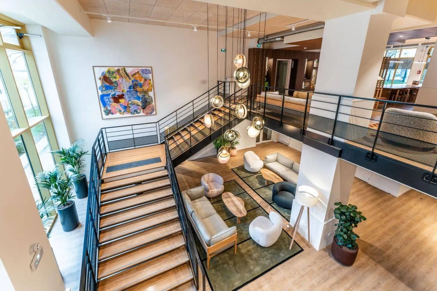 Escalier et mezzanine des espaces communs