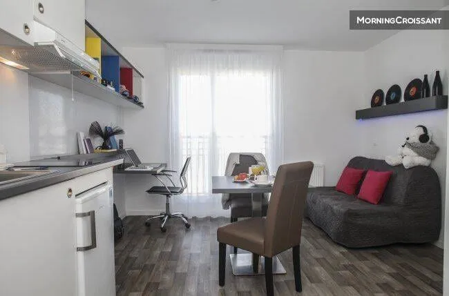 Studio avec kitchenette et coin salon
