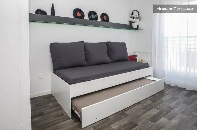Banquette convertible et fenêtre
