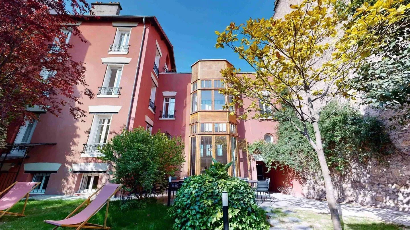 Façade de la maison et jardin