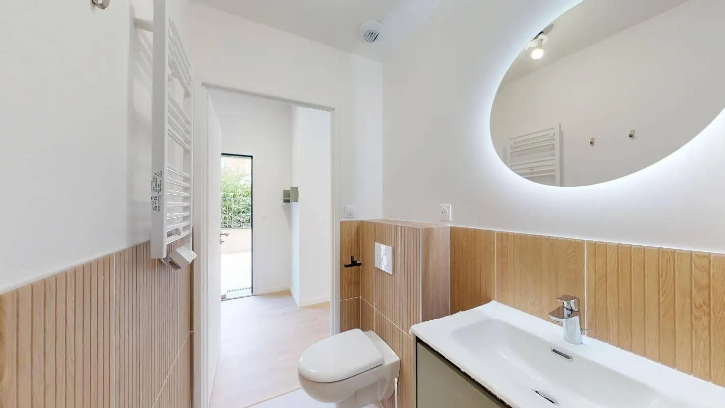 Douche et WC de la salle de bains privative