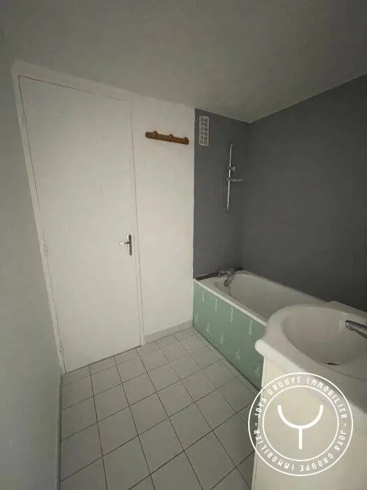 Séjour et emplacement lave-linge