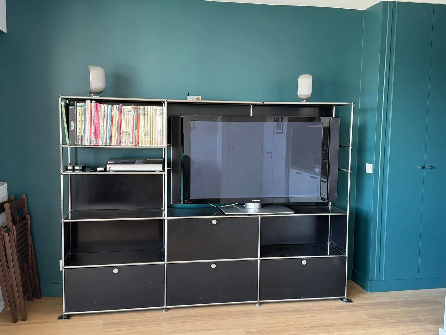 Meuble télévision et rangements du séjour