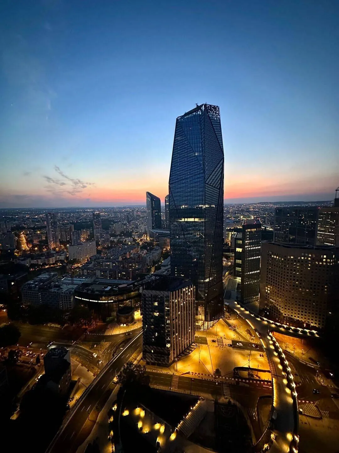 Coucher de soleil sur La Défense depuis la suite