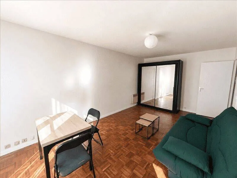 Espace bureau et coin salon