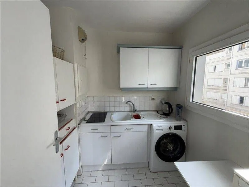 Cuisine indépendante avec lave-linge