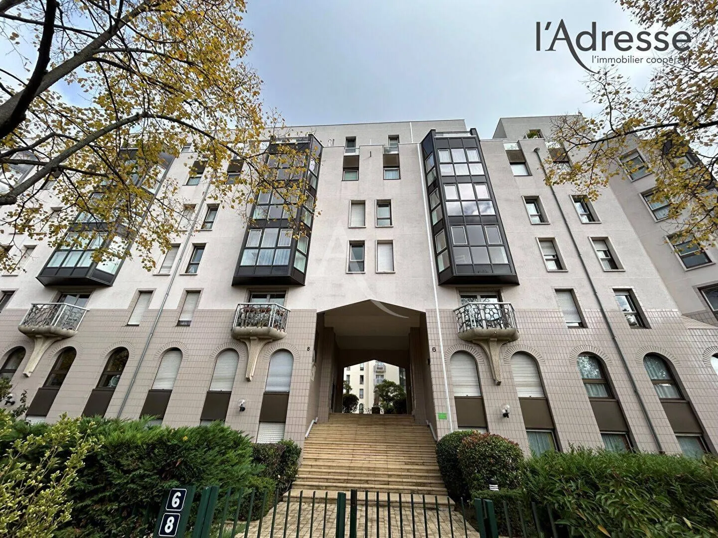 Façade de la résidence depuis la cour