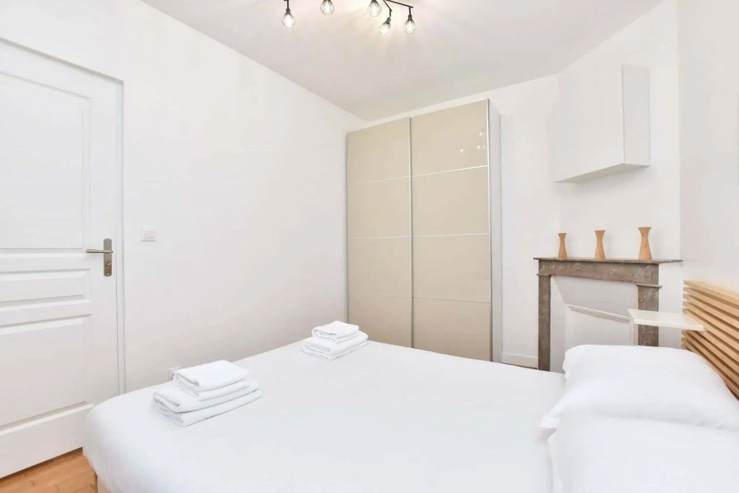 Chambre vue depuis l'entrée