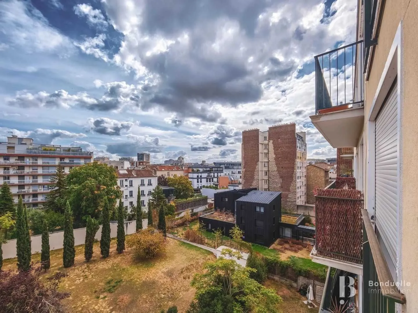 Vue sur les toits depuis le balcon