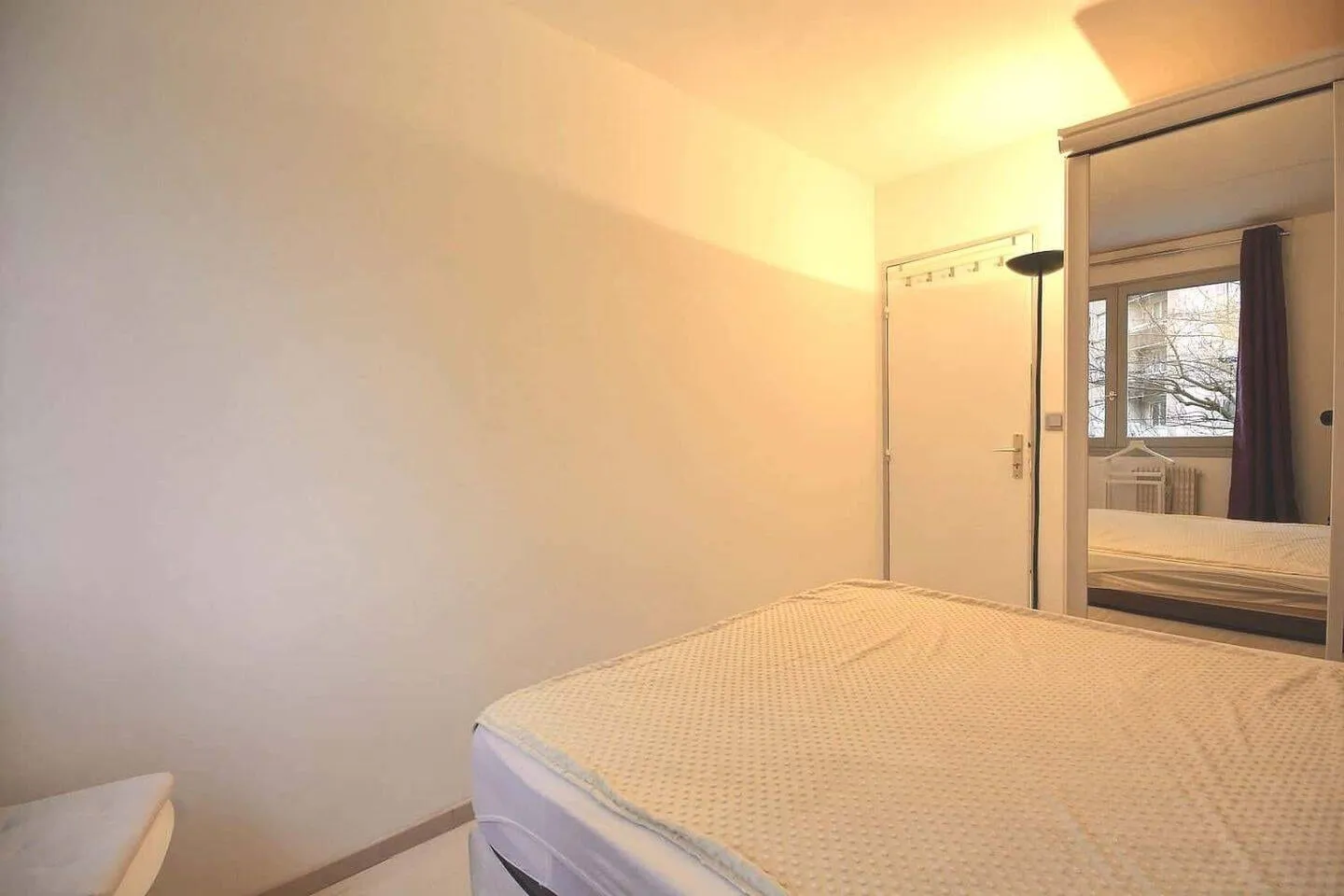 Seconde chambre avec lit et rangements