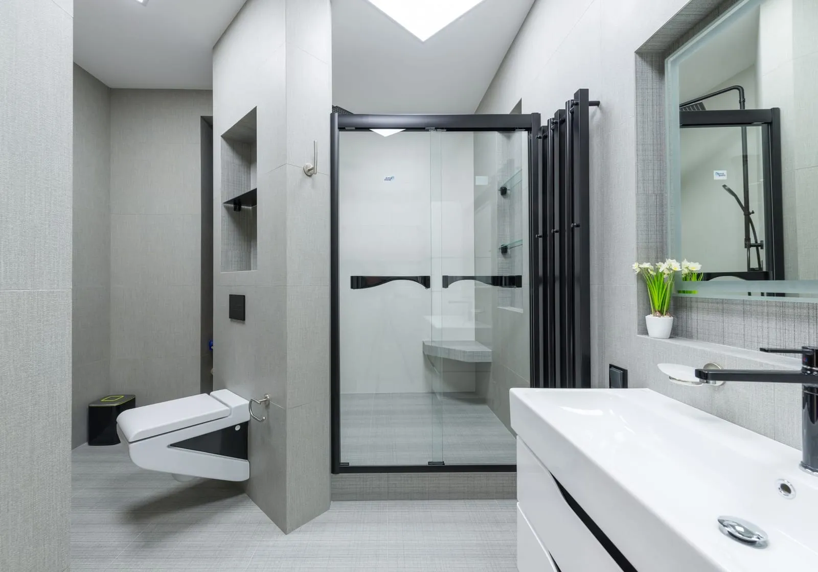 Salle d'eau avec douche