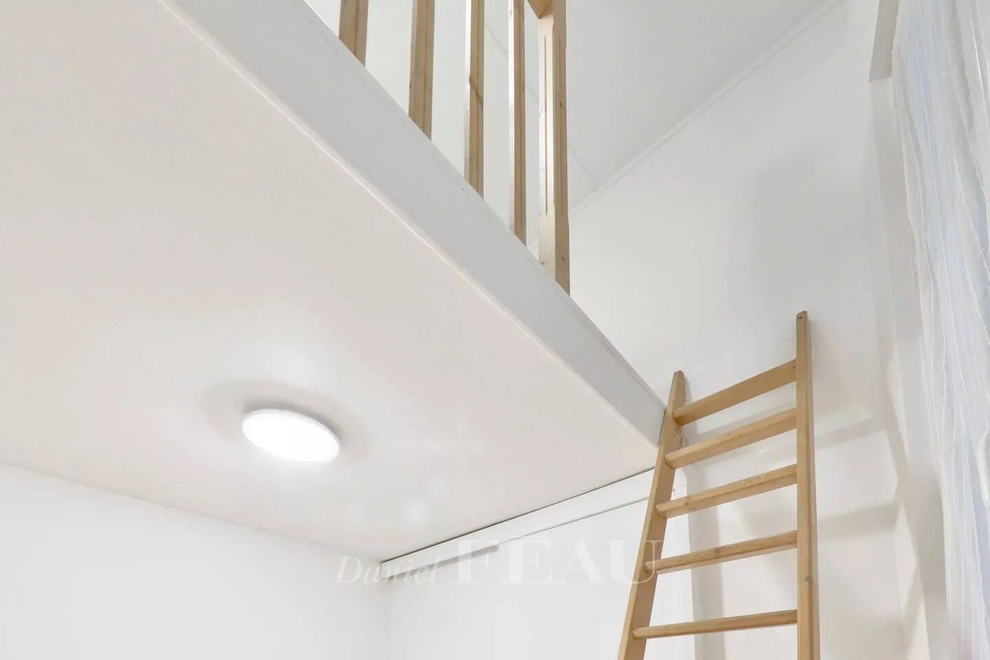 Pièce sous la mezzanine