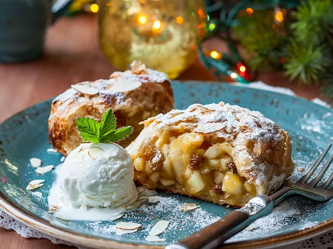 Apple-Strudel-A-Classic-Dessert-with-a-Warm-Spiced-Filling