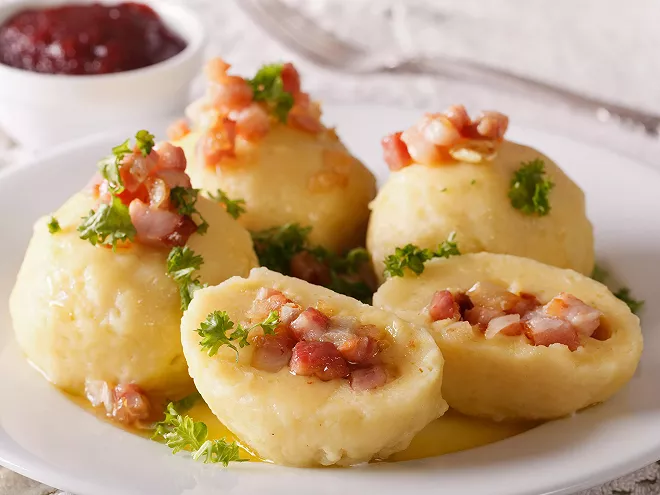 Knödel-Austrian-Savory-Bread-Dumplings