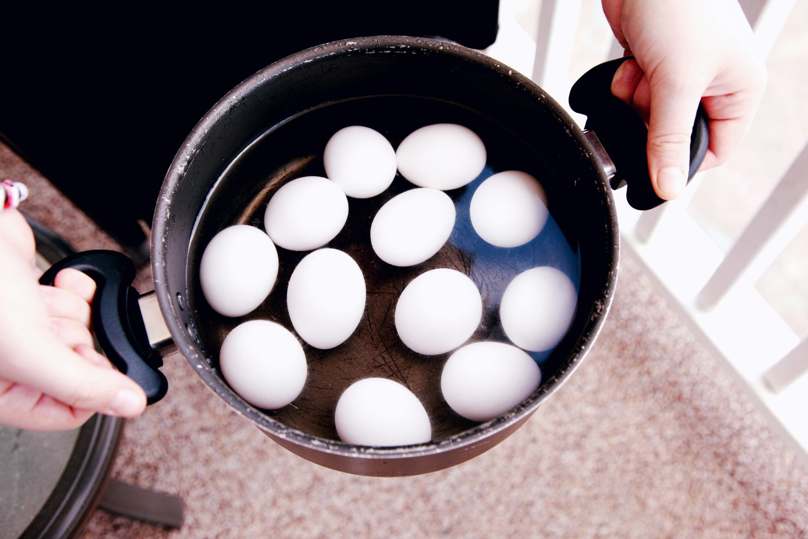 Never Throw Away the Water After Boiling Eggs – the Reason Is Ingenious!